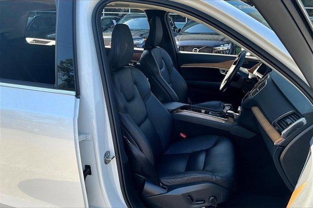2022 volvo xc90 t6 momentum 6 passenger