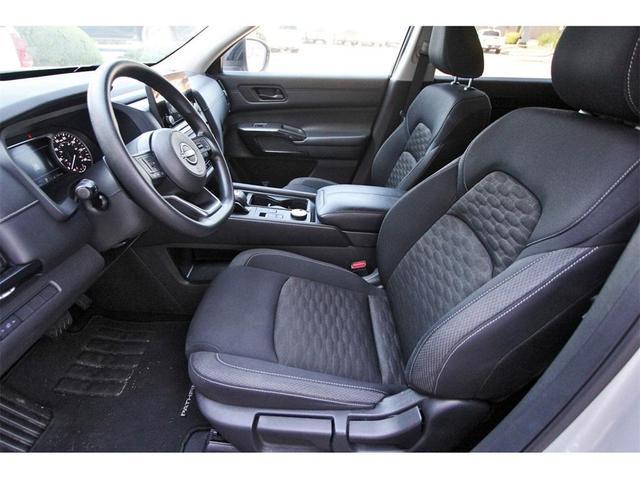 2023 nissan pathfinder s