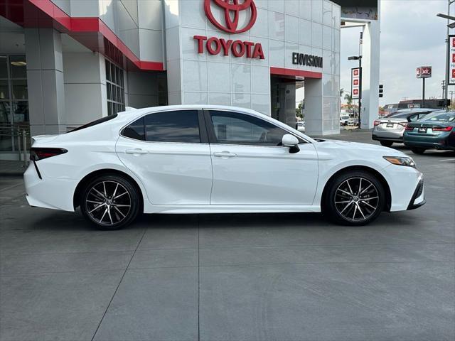 2022 toyota camry se