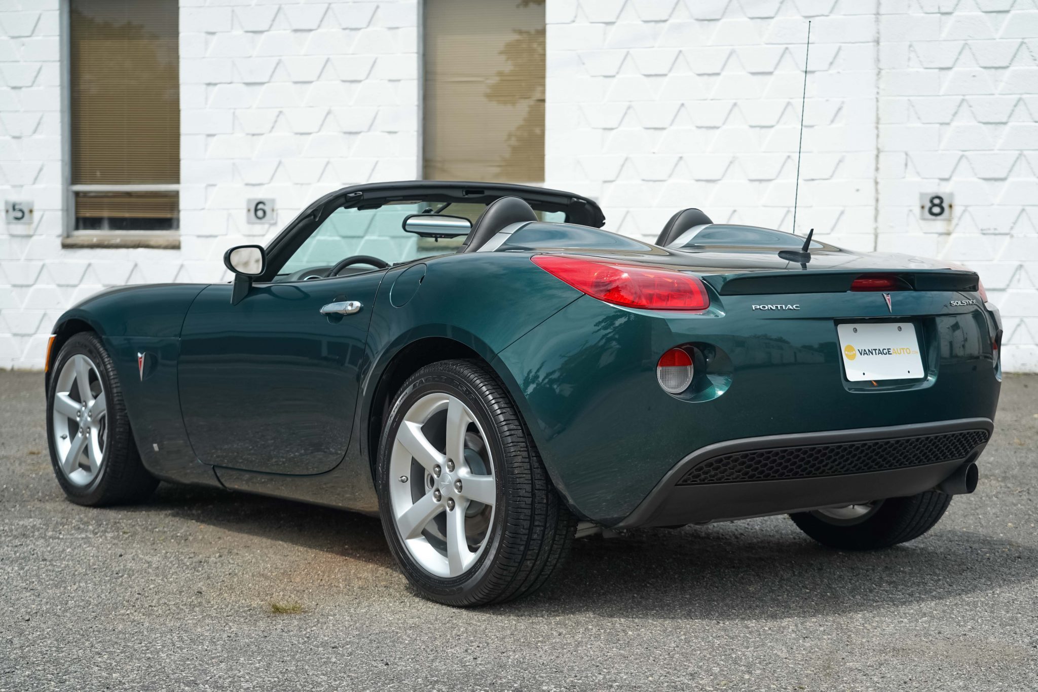 17k-mile 2008 pontiac solstice 5-speed
