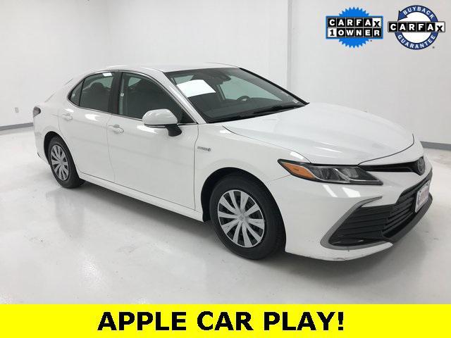 2021 toyota camry le