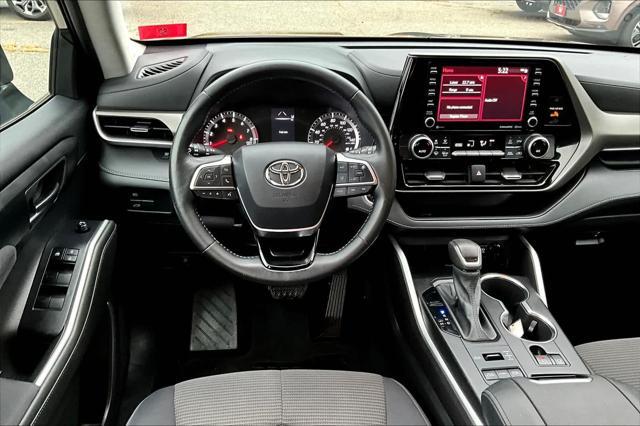 2021 toyota highlander le