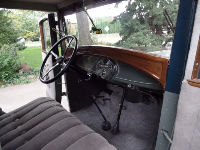 ford: 1929 model a town sedan