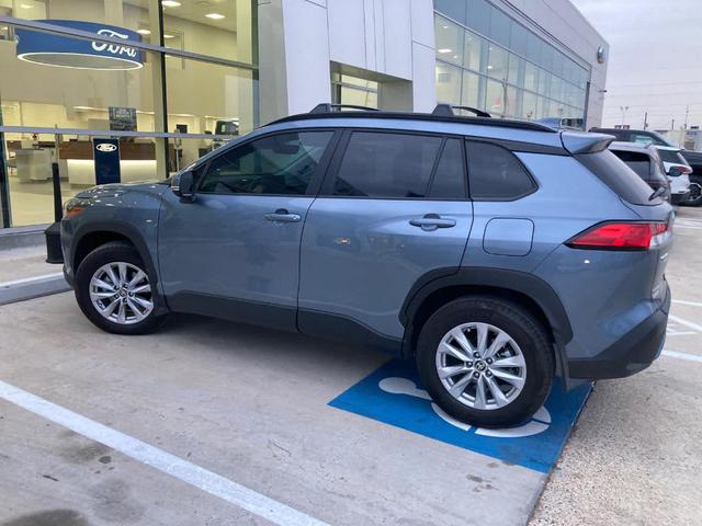 2024 toyota corolla cross le
