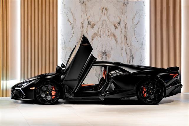 2024 lamborghini revuelto
