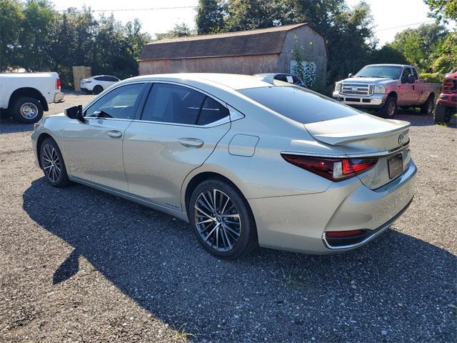 2022 lexus es 300h base