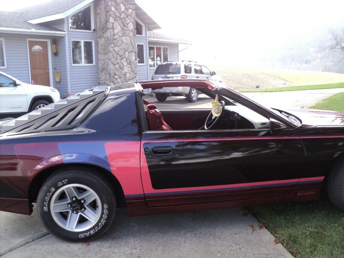 1986 chevrolet camaro z28 17581 original miles. has been in storage 30 years