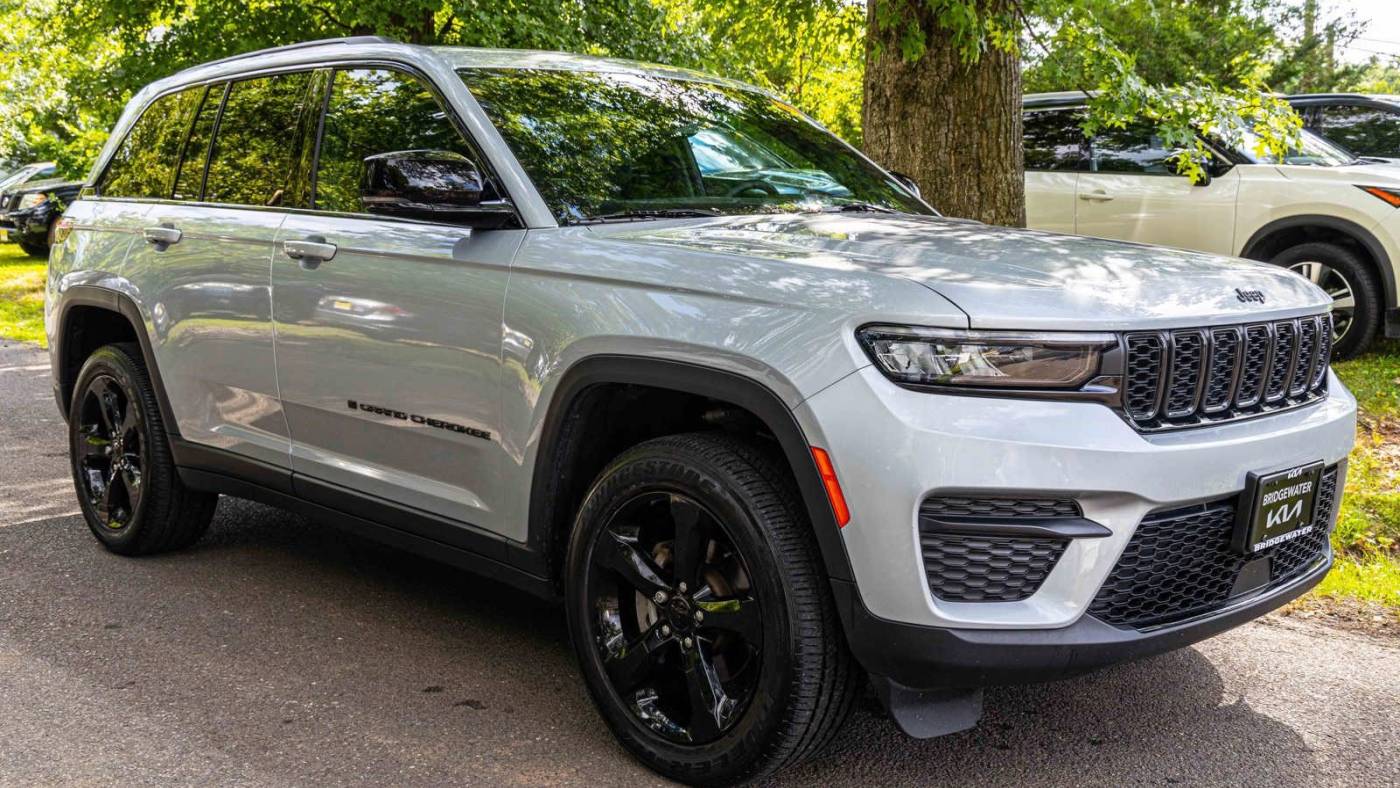2023 jeep grand cherokee altitude
