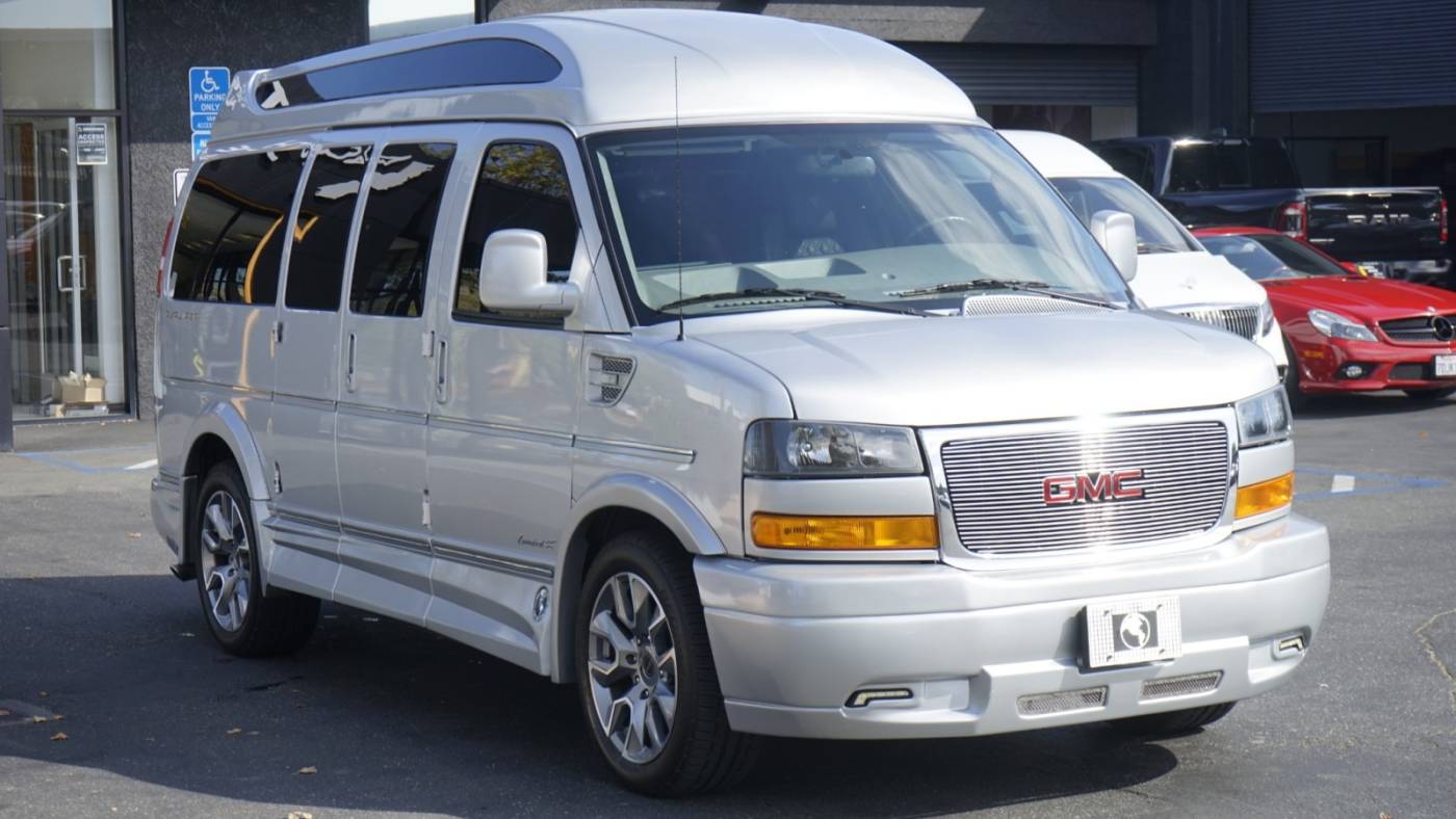 2022 gmc savana 2500