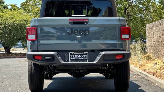 2024 Jeep Gladiator