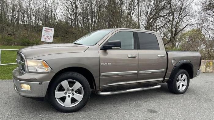 2009 dodge ram 1500 crew cab slt/sport/trx 4x4 crew cab 5.6 ft. box 140 in. wb in malden, massachusetts