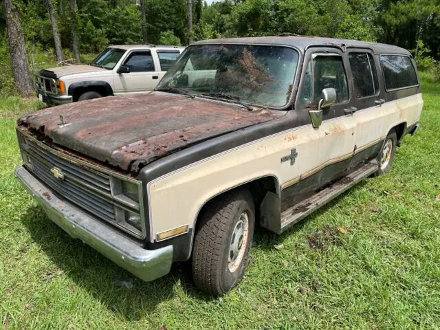 1984 chevrolet c20 suburban suv white rwd automatic c2