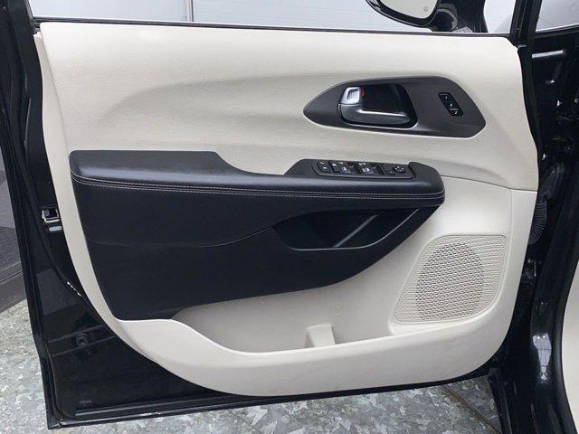 2022 chrysler pacifica touring l