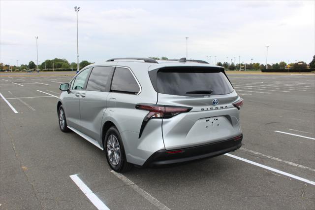 2024 toyota sienna xle 8 passenger