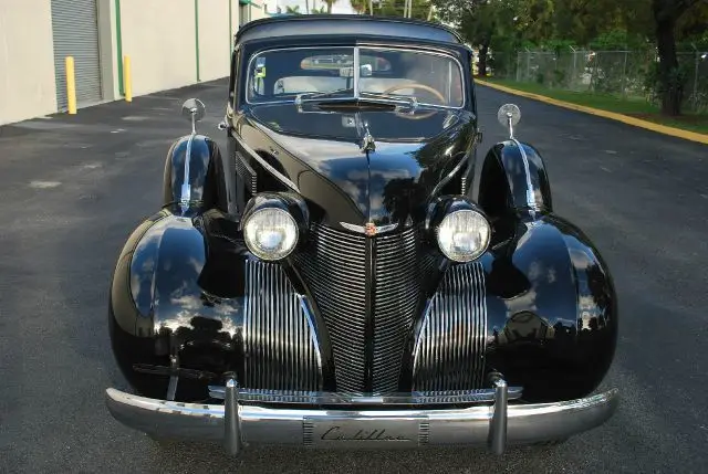 1939 cadillac limousine