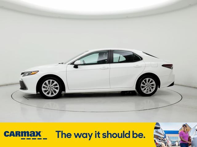 2022 toyota camry le