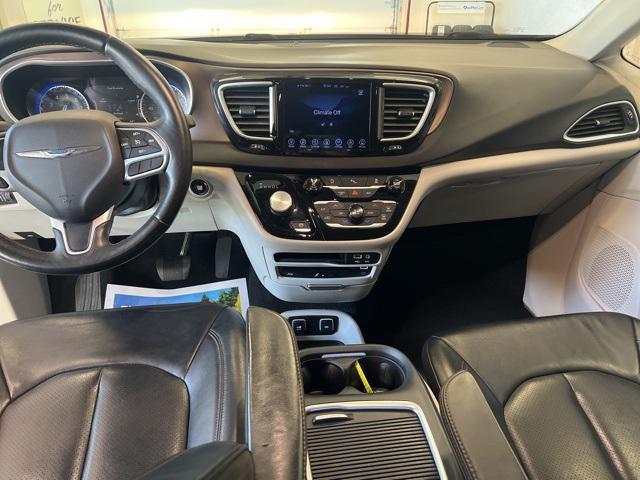 2017 chrysler pacifica touring-l