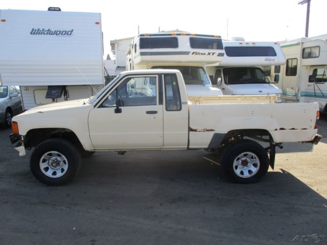 c 1986 toyota pickup deluxe used 2.4l i4 8v manual no reserve