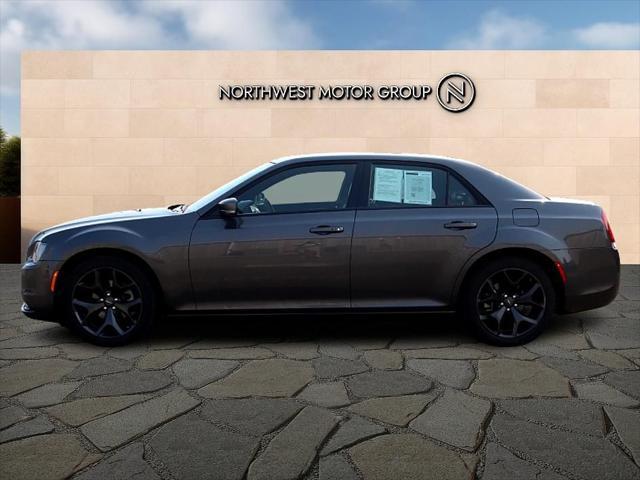 2022 chrysler 300 s