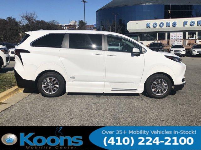 2023 toyota sienna le