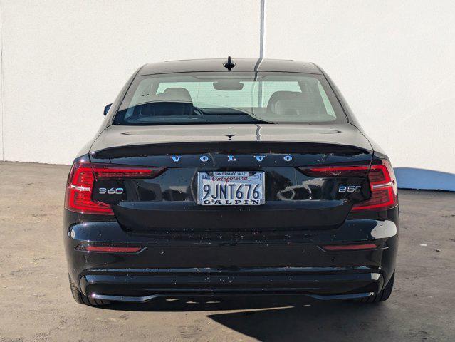 2024 volvo s60 plus dark theme