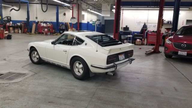 1972 white datsun 240z 4 speed retro cancer free mag wheels low miles 2 owner