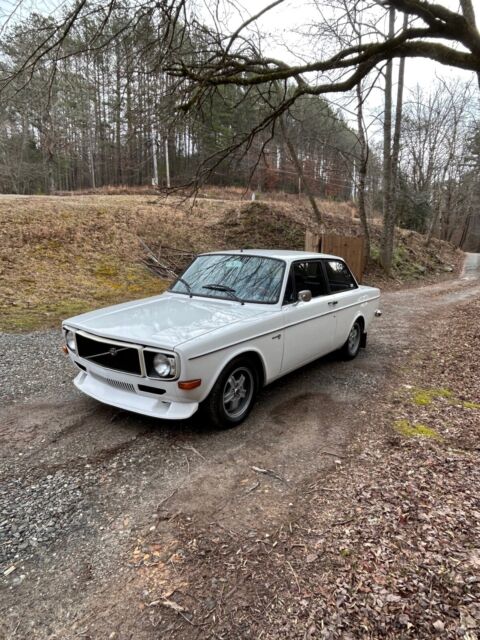 1971 volvo 142 s sedan white