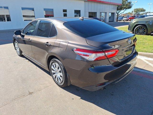 2020 toyota camry hybrid le