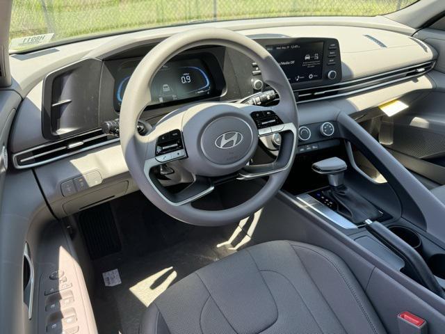 2024 hyundai elantra se