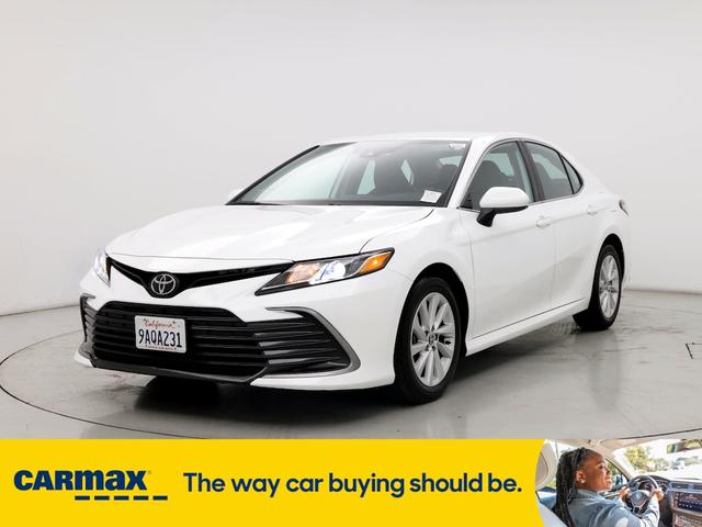2022 toyota camry le