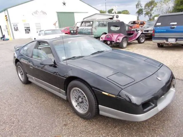 1987 pontiac fiero gt 2dr. 88,000 miles, 2.8l v6, manual 5-speed, nice