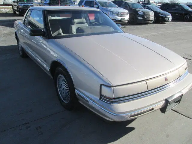 1990 oldsmobile toronado coupe - great condition
