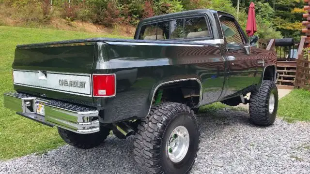 85 chevy 4x4 the motor is a 402 big block fresh rebuild, 700r tranny