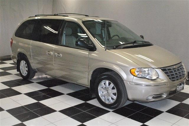 2006 chrysler town & country touring for sale in fargo, north dakota