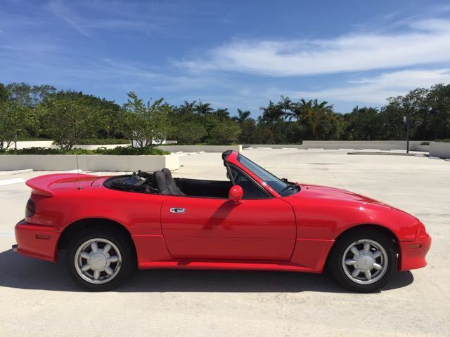 mazda miata convertible showcar 5-speed low miles garage kept well maintained