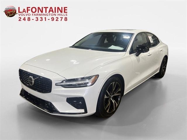 2024 volvo s60 b5 plus dark theme