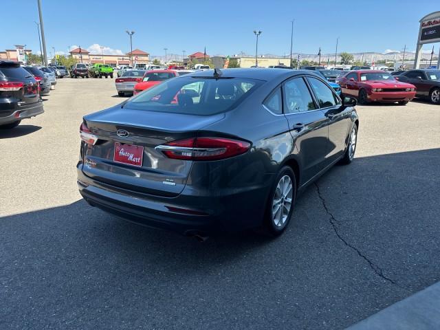 2020 ford fusion se