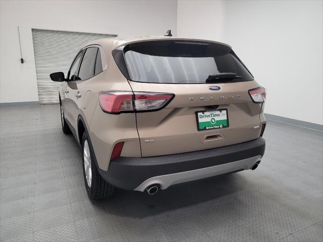 2020 ford escape se