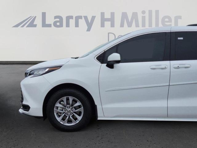 2022 toyota sienna le