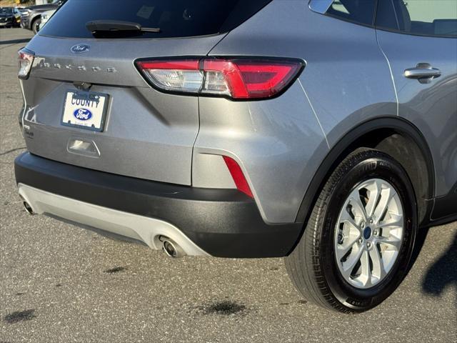 2021 ford escape se