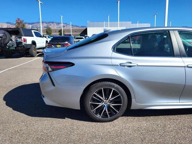 2022 toyota camry se