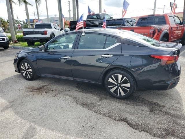 2022 nissan altima 2.5 sv