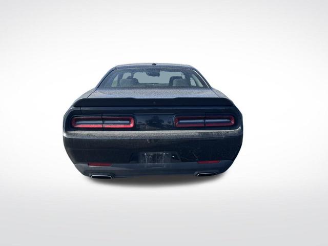 2022 dodge challenger sxt