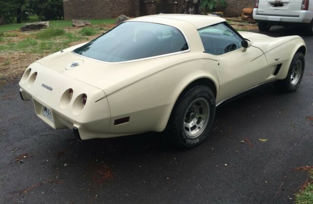 very nice 1978 vette. 25th anniversary. runs and drives great. lots of new parts