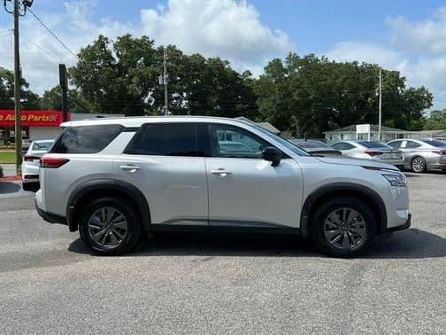 2023 nissan pathfinder in blaine, minnesota