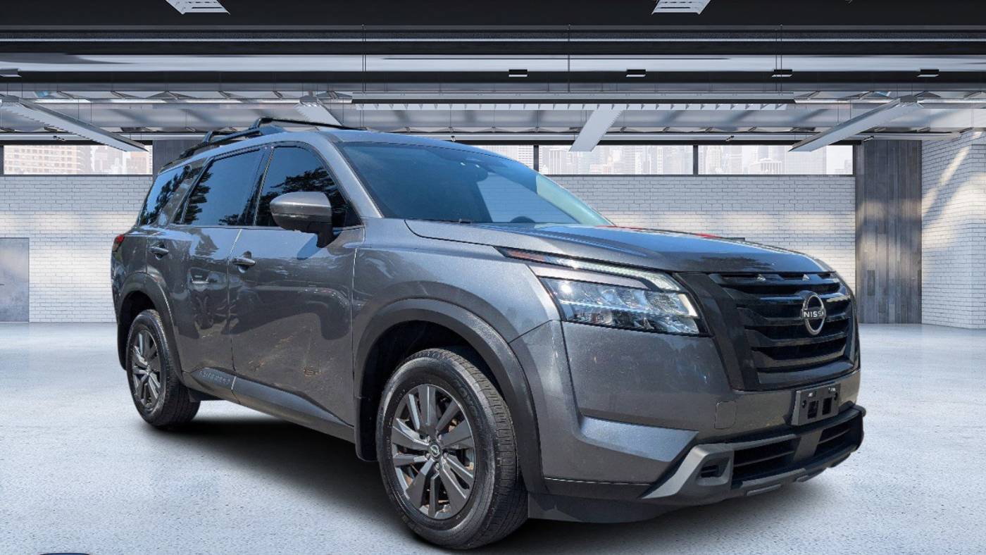 2022 nissan pathfinder sv