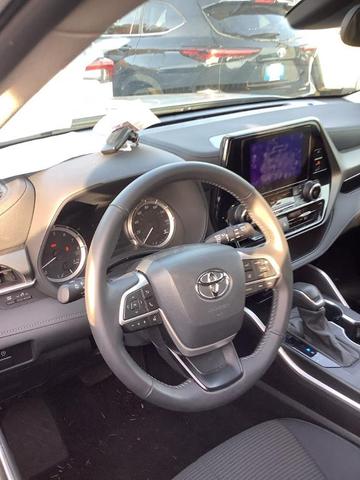 2024 toyota highlander le