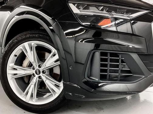 2022 audi q8
