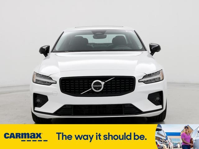 2024 volvo s60 b5 plus dark theme