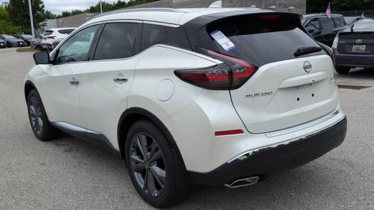 2024 Nissan se